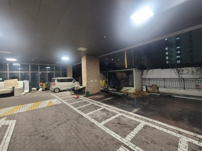 22일 오전 0시53분께 김포시 구래동의 한 오피스텔 분리수거장에서 불이 났으나 인명피해는 발생하지 않았다. (경기도북부소방재난본부)