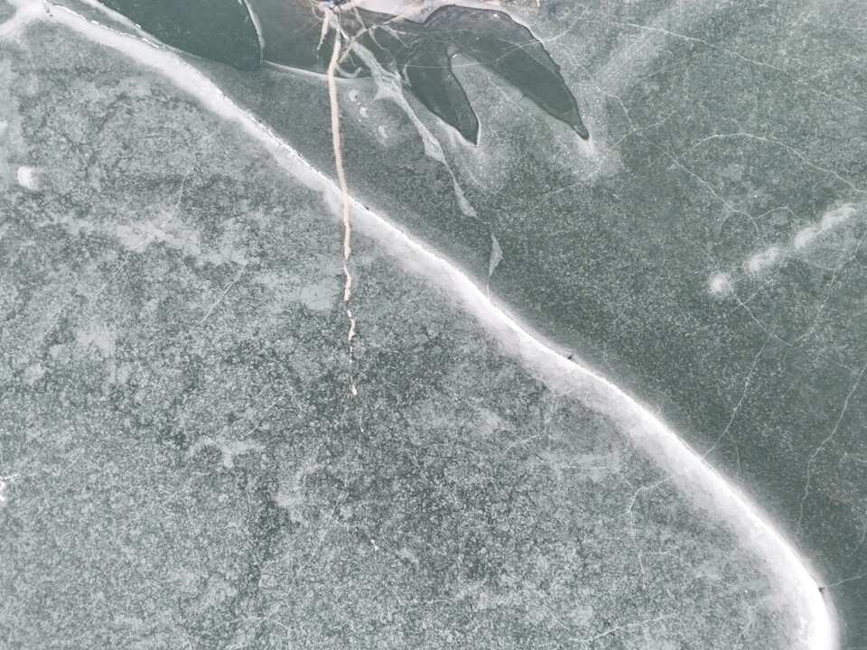 23일 오후 4시께 찾은 인천시 강화군 본오저수지가 한겨울 추위 속에서 수면이 꽁꽁 얼어붙어 있다. (사진=남용우 선임기자)