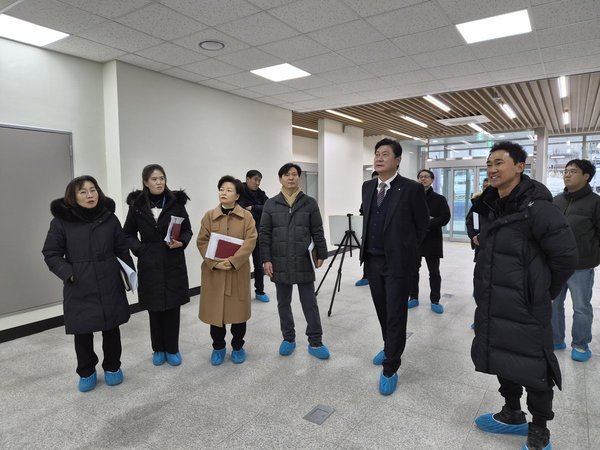 이영훈 미추홀구청장, 용현3동 행정복지센터 신축 공사 현장점검 나서 (미추홀구 제공)