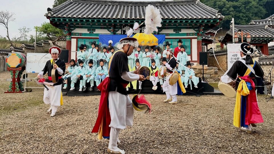 문화체육관광부가 추진하는 ‘2026년 지역대표 예술단체 지원사업’ 공모 결과, 경기도와 인천 지역에서 모두 6개 공연예술단체가 최종 선정됐다. 사징은 인천 전통연희단. (사진출처=전통연희단)