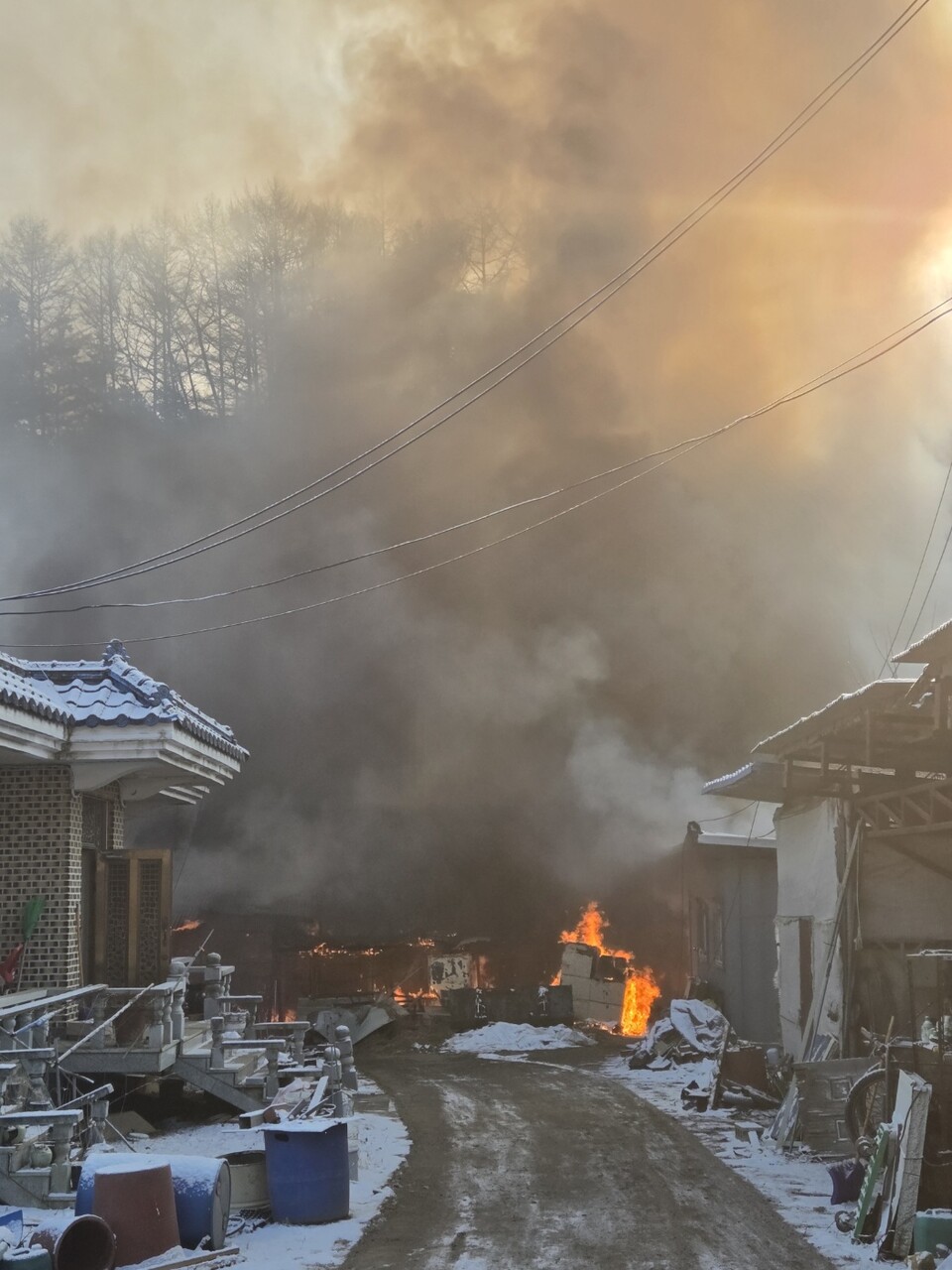 2일 오전 9시33분께 파주시 법원읍의 한 목장에서 불이 났다. 이 불로 인명피해는 발생하지 않았다. (사진제공=경기도북부소방재난본부)