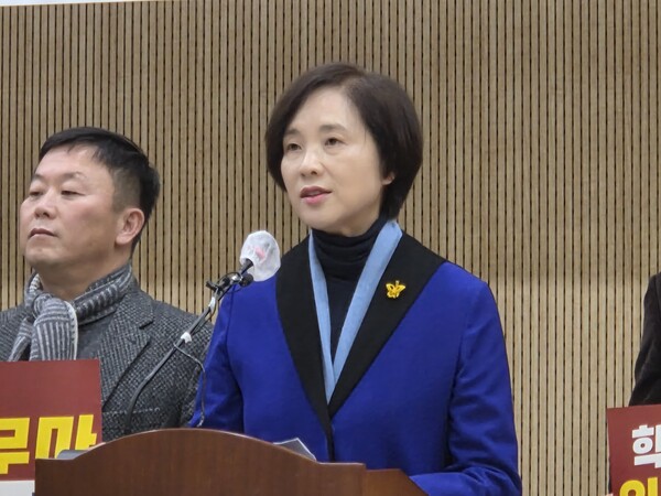 유은혜 경기도교육감 입후보예정자가 교육 현장 광폭 행보에 이어 교육부를 직접 찾아 AI 교육 주권과 대입 개편을 포함한 교육대전환 7대 정책을 국가 의제로 제시했다. (사진=중앙신문DB)<br>