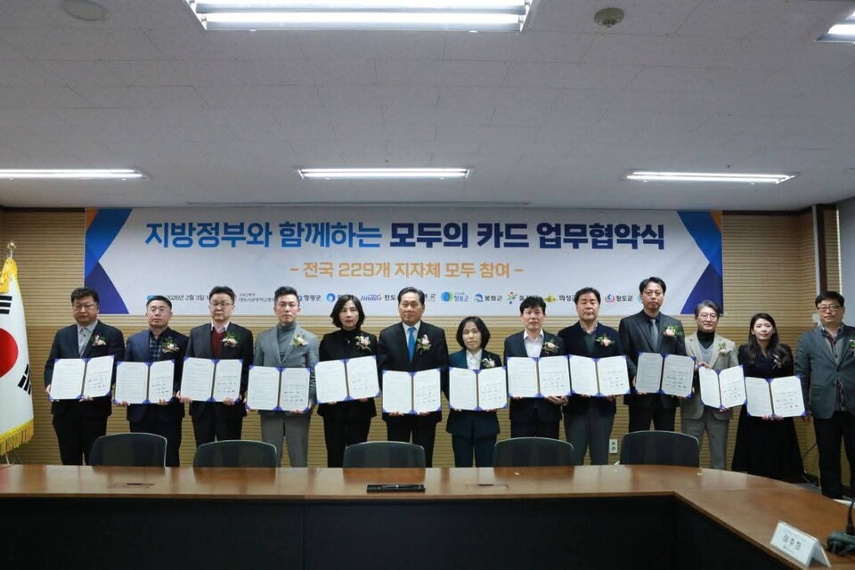 4일부터 ‘모두의 카드(K-패스)’를 전국 어디서나 사용할 수 있게 된다. 국토교통부와 대도시권광역교통위원회는 그동안 일부 지방자치단체의 미참여로 제한됐던 K-패스가 전국 229개 지방자치단체 전 지역에서 이용 가능해진다고 전했다. (사진=김용석 대도시권광역교통위원장 페이스북)