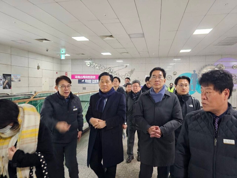 김용석 대광위원장이 5일 자신의 페이스북 계정을 통해 이른 아침 출근시간대 김포골드라인 열차를 직접 탑승해 운행 현황과 시민 이용 여건, 현장 안전 상황 등을 점검했다고 밝혔다. (사진=김용석 위원장 페이스북)