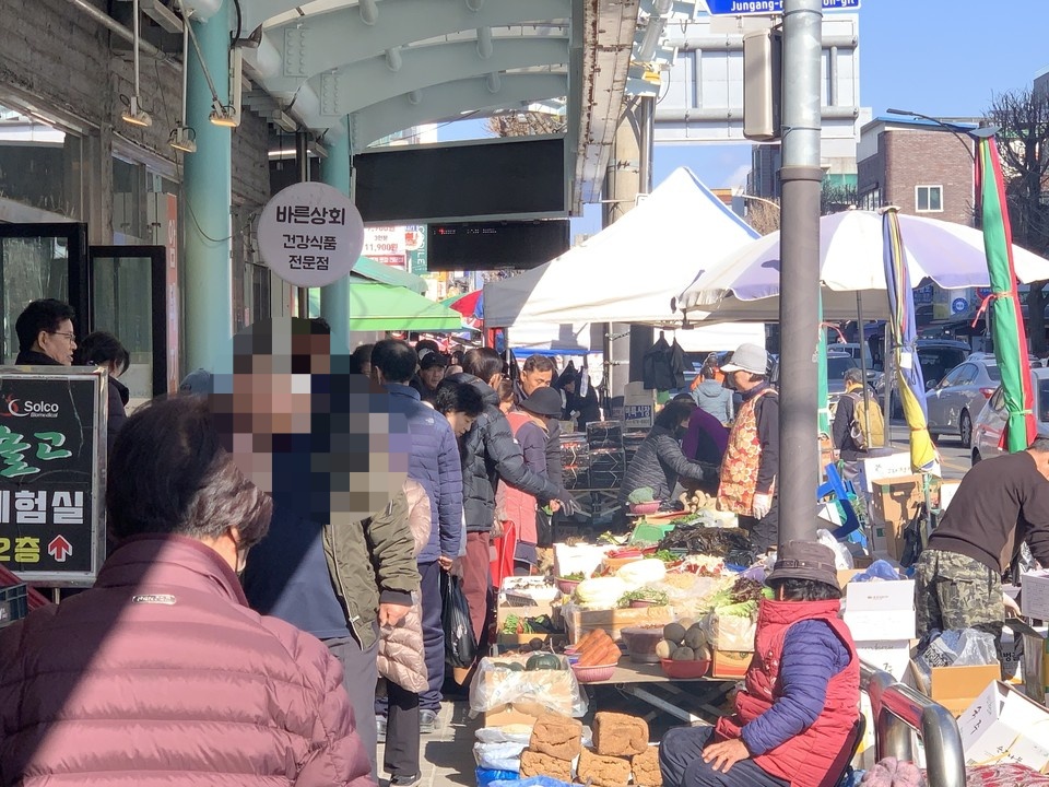 고양특례시가 설 명절을 앞두고 원당전통시장과 일산전통시장에서 국내산 농축산물과 수산물 소비 촉진을 위한 온누리상품권 환급행사를 진행한다. (사진=중앙신문DB)