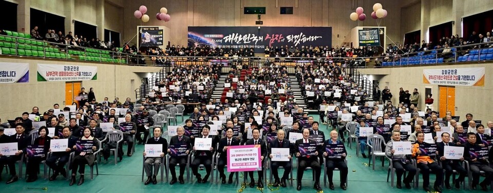 유정복 인천시장은 6일 자신의 페이스북을 통해 강화 연두방문 소회를 전하며, 강화 남단을 경제자유구역으로 지정해 지역의 미래를 성장 궤도로 전환하겠다는 구상을 밝혔다. (사진=유정복 인천시장 페이스북)