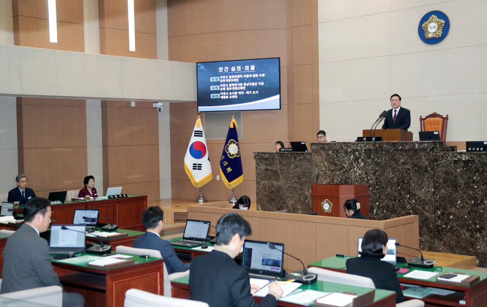 이천시의회가 12일 본회의장에서 제2차 본회의를 열고 11일간 진행된 제259회 임시회 일정을 모두 마무리했다.