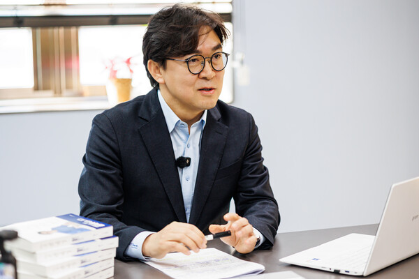 14일 중앙신문과 인터뷰하는 권혁우 부위원장 (사진제공=권혁우 캠프)