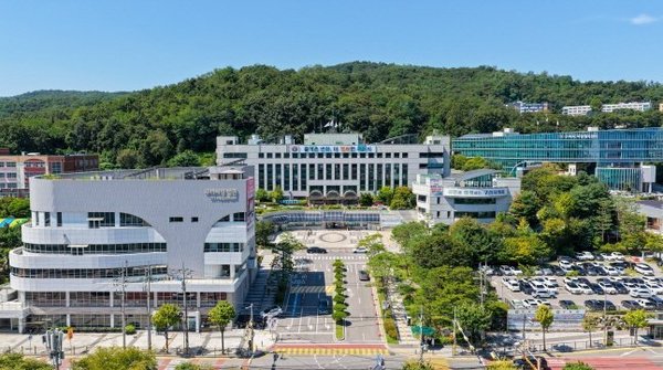 구리시가 고용노동부 주관 ‘2026년 청년성장프로젝트’ 공모사업에 최종 선정됐다고 26일 밝혔다. 사진은 구리시청 전경. (사진제공=구리시)