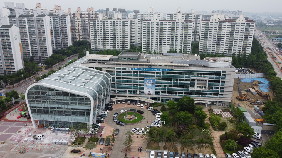 최근 경기도 산업입지심의회가 오산시 지곶일반산업단지 조성을 위한 16만2026㎡ 규모의 신규물량 배정이 확정됐다. 사진은 오산시청 전경. (사진=중앙신문DB)