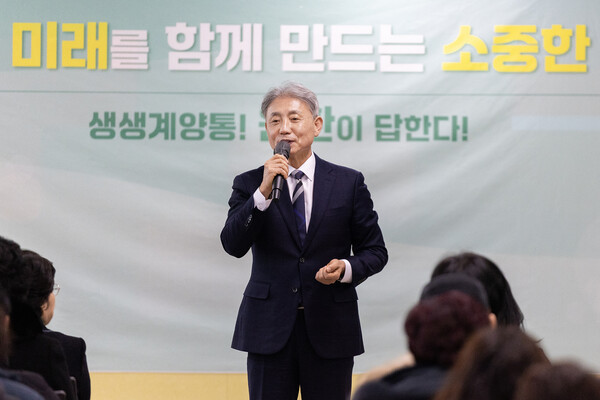 인천 계양구가 주민과의 소통 강화를 위해 오는 12일부터 19일까지 상반기 구청장 동방문 ‘생생계양통 윤환이 답한다’를 진행한다. 사진은 지난해 동방문 모습. (사진제공=계양구)