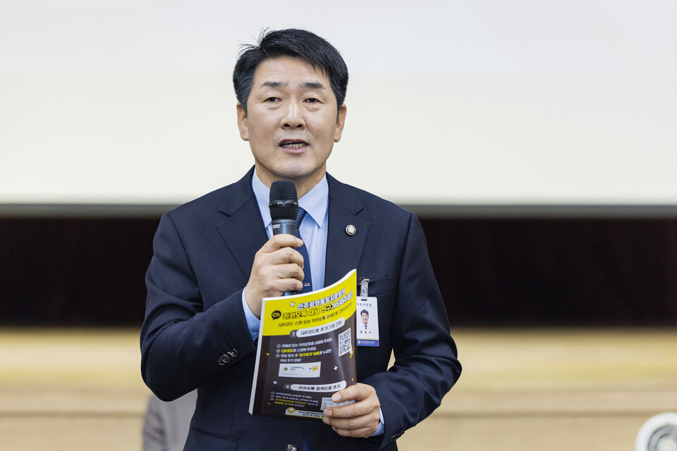 배정수 화성특례시의회 의장이 5일 시청 대강당에서 열린 ‘민주평화통일자문회의 화성시협의회 정기총회’에 참석해 축사를 하고 있다. (사진제공=화성시의회)