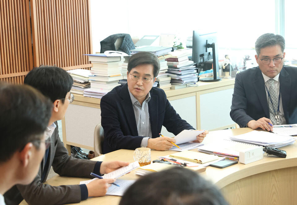 경기도가 600억원 규모의 ‘중동 위기 대응 특별경영자금’을 신설하고 기업 피해 접수센터를 개소하는 등 중동정세 악화에 따른 긴급 대책을 마련했다. (사진제공=경기도)