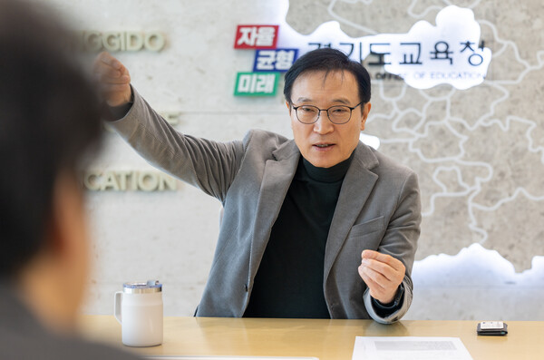10일 중앙신문과 인터뷰하는 임태희 경기도교육감 (사진제공=경기도교육청)
