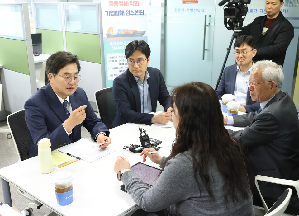 김동연 경기도지사가 중동정세 악화로 피해가 우려되는 도내 기업 지원을 위해 현장 점검에 나섰다. (사진제공=경기도)