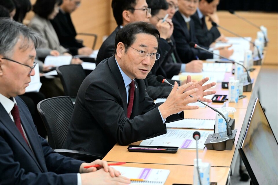 유정복 인천시장이 인천국제공항공사와 한국공항공사, 가덕도신공항건설공단을 통합하는 공공기관 구조개편 논의와 관련해 깊은 우려를 나타냈다. (사진=유정복 인천시장 페이스북)