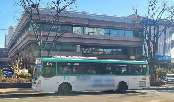 광명시가 추진한 버스 노선 신설과 증차 정책이 출퇴근 시간대 혼잡도를 크게 낮춘 것으로 나타났다. (사진제공=광명시)
