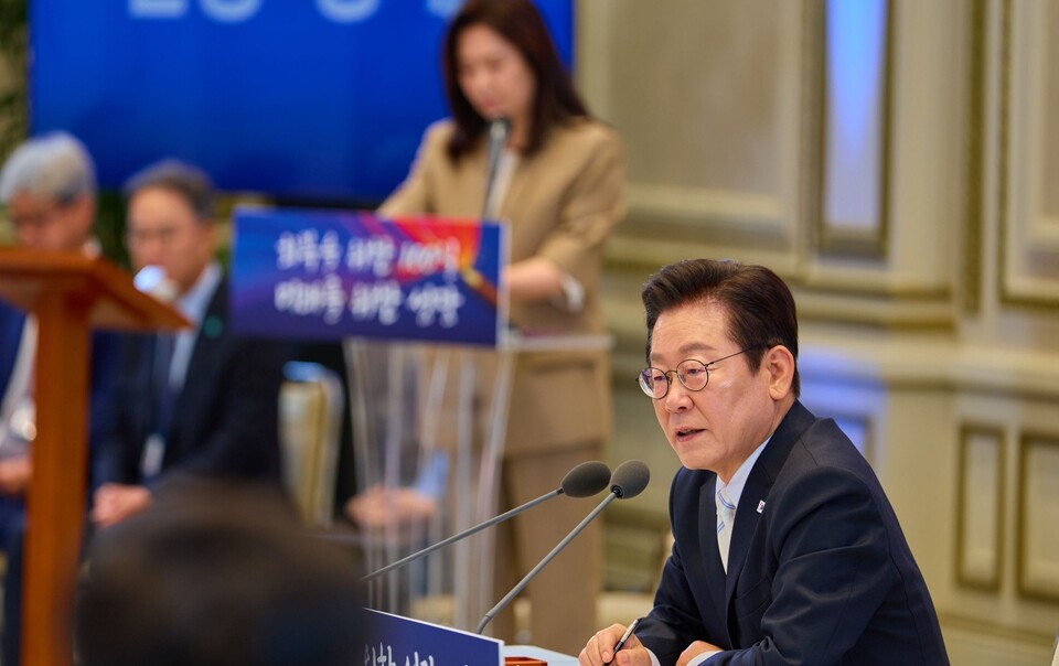 이재명 대통령이 11일 청와대 영빈관에서 취임 100일을 맞아 기자회견을 열고 “지난 100일은 회복과 정상화를 위한 시간이었다”며 앞으로의 국정을 ‘도약과 성장’의 단계로 이끌겠다고 밝혔다. (사진제공=대통령실)