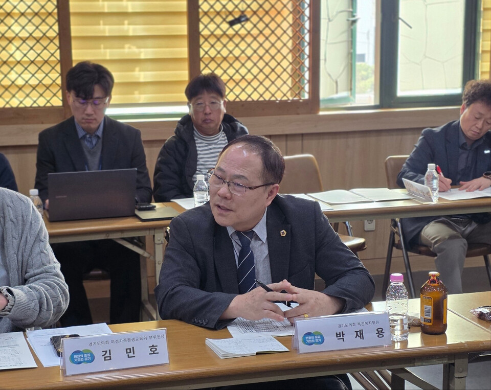 경기도의회 보건복지위원회 박재용 의원이 지난 26일 양주시 검준산업단지에서 열린 ‘제1차 경기북부 기업 현장간담회’에 참석해 경기북부 산업 경쟁력 강화를 위한 정책 방향을 논의하고, 산업단지 현장의 애로사항 해결을 위한 실질적 지원 필요성을 강조했다. (사진제공=경기도의회)