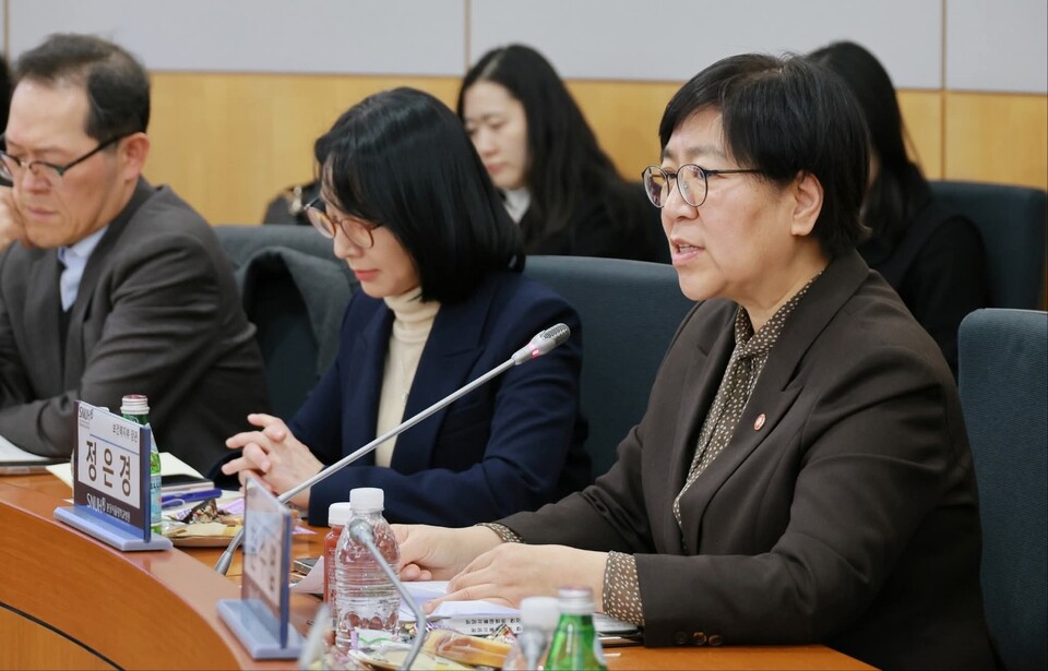 정은경 장관은 28일 오전 자신의 SNS 계정에 글을 올려 “정부는 현재 담배 가격 인상이나 주류에 건강부담금 부과를 추진하고 있지 않다”고 밝혔다. (사진=정은경 장관 페이스북)