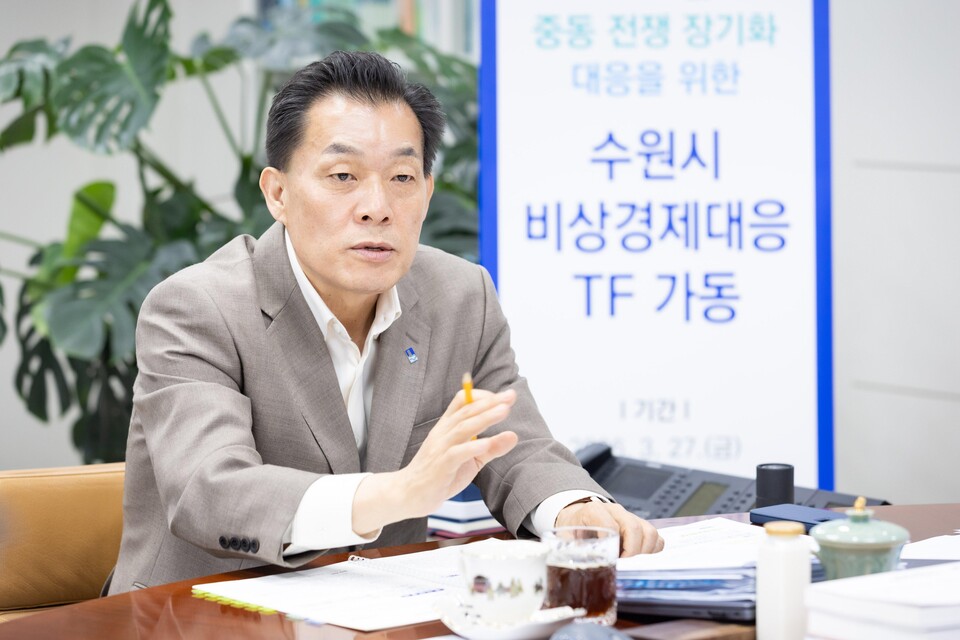 이재준 수원시장이 ‘비상경제대응 태스크포스’ 회의에서 발언하고 있다. (사진제공=수원시)