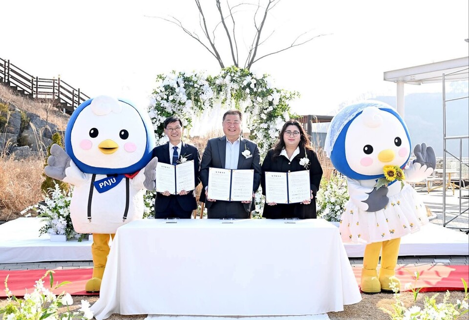 파주시가 운영을 시작한 공공예식장 ‘해스밀래 웨딩’에 예식 예약과 상담 문의가 이어지고 있는 것으로 알려졌다. 사진은 개소식 장면. (사진=김경일 파주시장 페이스북)