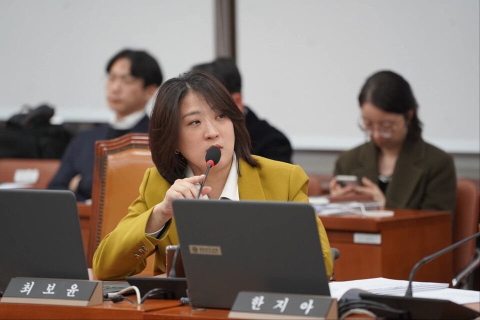 국민의힘이 정부의 재정 확대 기조와 긴급재정명령 언급을 동시에 문제 삼으며 이재명 정부의 경제 대응을 강하게 비판하고 나섰다. (사진=최보윤 수석대변인 페이스북)