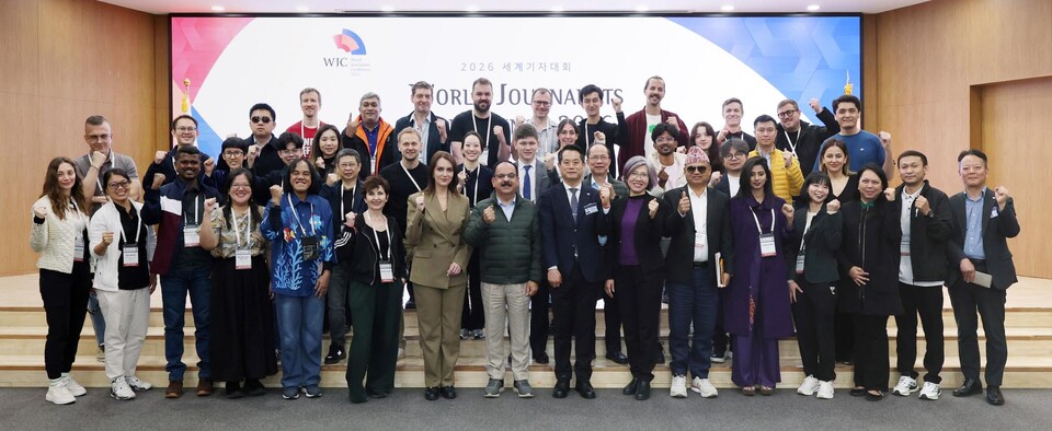 경기도의회가 2일 오전 의회 청사에서 ‘2026 세계기자대회’에 참가한 외신기자단을 맞아 환영 행사를 개최하고, 경기도의회의 주요 역할 및 의정활동을 소개했다. (사진제공=경기도의회)