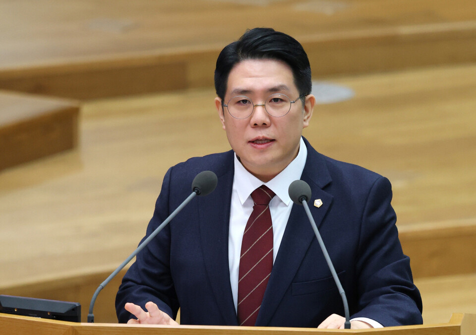 경기도의회 김현석 의원이 발의한 ‘경기도교육감이 고등학교의 입학전형을 실시하는 지역에 관한 조례 일부개정조례안’이 입법예고 기간 동안 폭발적인 관심을 모으며 주목받고 있다. (사진제공=경기도의회)