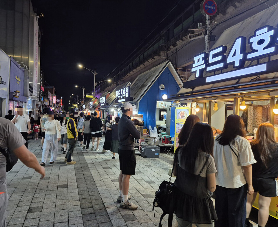 동두천시가 지난 3일 시청 직원들을 대상으로 처음 운영한 ‘보산동 관광특구 체험의 날’ 행사가 직원들의 높은 관심과 참여 속에 성공적으로 마무리되며 큰 호응을 얻었다. (사진제공=동두천시)