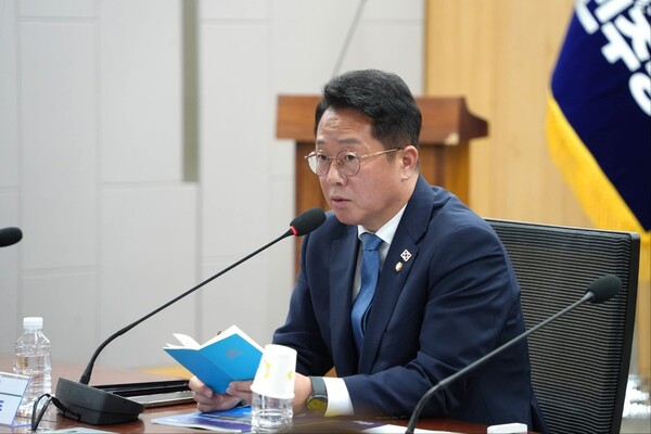 박상용 검사의 국정조사 증언 거부와 검찰 감찰 문제를 둘러싸고 여야가 정면 충돌했다. 더불어민주당은 “책임 회피”라고 비판한 반면, 국민의힘은 “정권에 의한 검사 탄압”이라고 반발하며 공방이 격화되는 양상이다. (사진=문금주 원내대변인 페이스북)