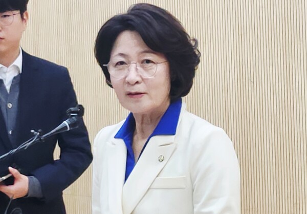 더불어민주당 추미애 경기도지사 후보는 8일 경기도의회에서 열린 기자회견을 통해 이재명 정부의 국정 철학을 계승하며 고물가 등 경제 위기 속에 '경기민생 대책위원회'를 구성해 민생 경제를 최우선으로 챙기겠다고 선언했다. (사진=순정우 기자)