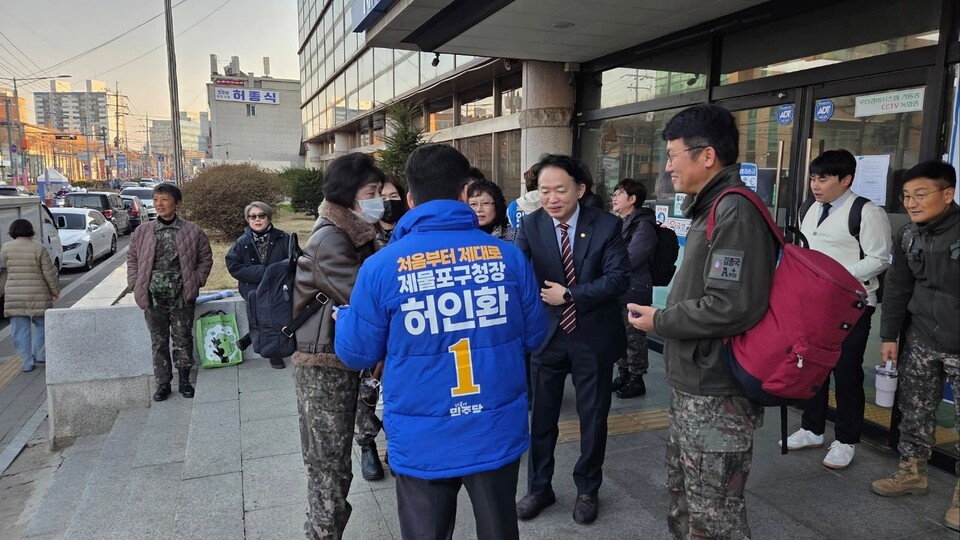 허인환 더불어민주당 제물포구청장 예비후보는 지역 내 다양한 현장을 찾아 지지를 호소했다. (사진=허인환 예비후보 페이스북)