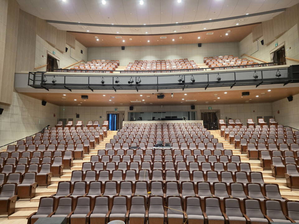 연천군시설관리공단 수레울아트홀이 리모델링 공사를 마무리하고, 군민들에게 고품격 문화예술 경험을 선사할 최첨단 전문 공연장으로 새롭게 태어났다. (사진제공=연천군시설관리공단)