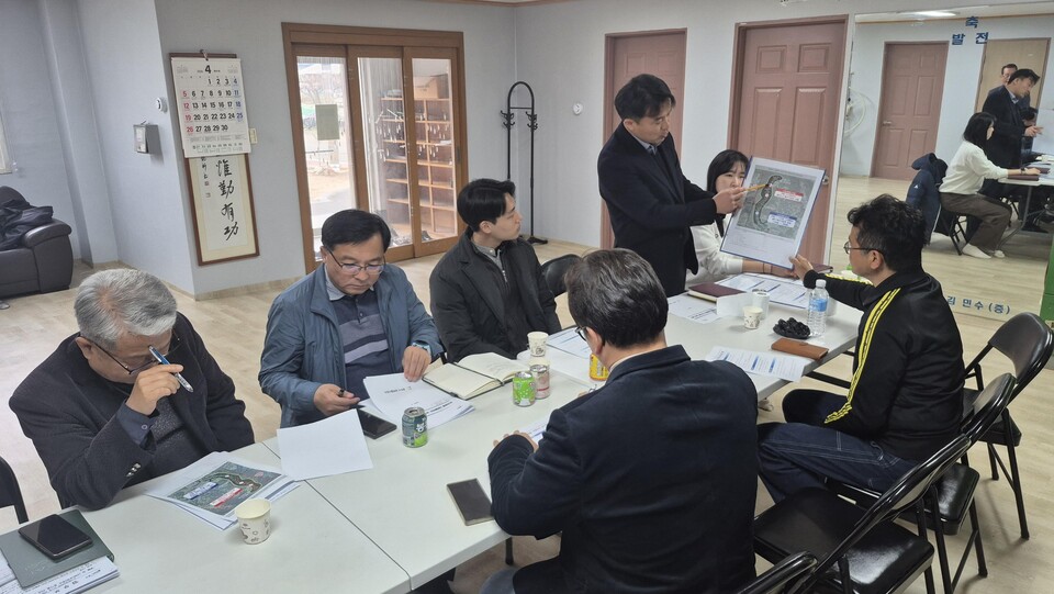경기도의회 도시환경위원회 임창휘 의원이 상시적인 식수 부족과 지하수 수질 불안에 시달려온 광주시 곤지암읍 상열미리 주민들을 위해 ‘상수관로 조기 공급’이라는 구체적인 해법을 들고 현장을 찾았다. (사진제공=경기도의회)