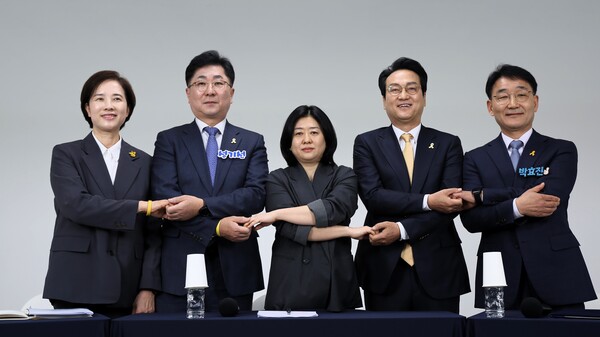 유은혜 경기도교육감 예비후보는 2차 정책토론회에서 역대 최장수 교육부 장관으로서의 행정 경험과 구체적인 재정 확보 방안을 제시하며 경기교육 정상화를 위한 실질적인 정책 실행력을 입증했다는  평가가 나온다. (사진=유은혜 캠프)