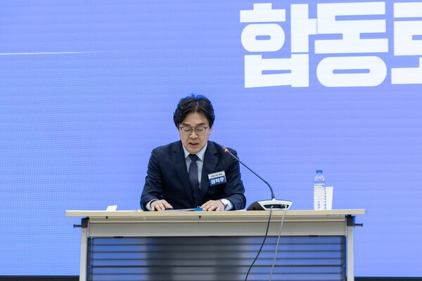 더불어민주당 권혁우 수원시장 예비후보는 이재준 시장 측의 공직선거법 위반에 따른 선관위 처벌과 토론회 허위사실 유포 의혹을 제기하며 경선 결과 수용을 잠정 유보했다. (사진제공=권혁우 캠프)