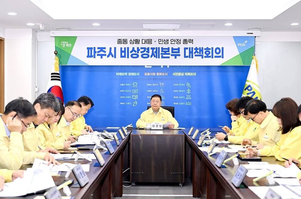 파주시가 고유가 피해지원금의 신속한 지급을 위해 행정력을 집중하고 있다. 시는 오는 27일부터 지급을 시작해 상황을 실시간으로 점검하며 필요한 조치를 선제적으로 시행할 계획이다. (사진=김경일 파주시장 페이스북)