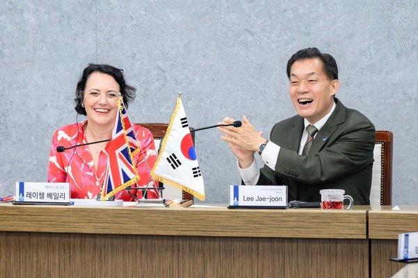 수원특례시, 영국 명문 사립학교 베넨든스쿨과 수원 경제자유구역 예정지에 분교 설립을 위한 업무협약 체결 (수원시 제공)