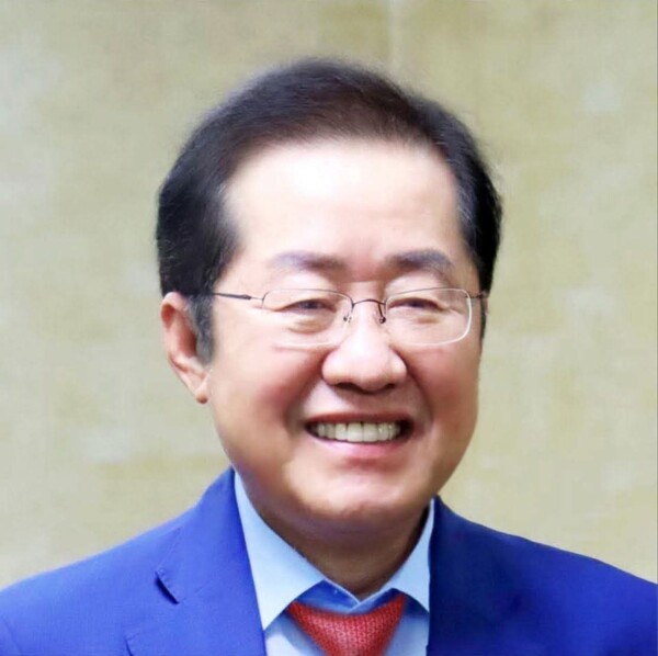홍준표 전 대구시장이 이재명 대통령과 비공개 오찬을 가진 가운데, 회동 전후로 ‘국가를 위한 정치’를 강조하는 메시지를 잇달아 내놓으며 배경에 관심이 쏠린다. (사진=홍준표 전 대구시장 페이스북)