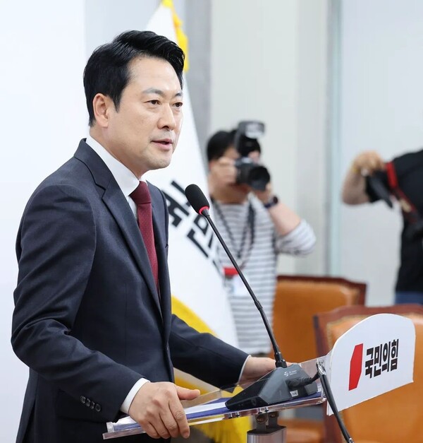 장동혁 국민의힘 대표의 방미 성과를 둘러싸고 정치권 공방이 이어지고 있다. 장 대표가 국회에서 방미 결과를 발표한 직후 더불어민주당이 즉각 반박에 나서며 양측 주장이 정면으로 충돌했다. (사진=장동혁 대표 페이스북)