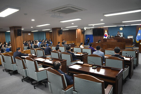 인천 미추홀구의회가  21일부터 24일까지 4일간의 일정으로 제295회 임시회를 개회했다. (사진제공=미추홀구의회)