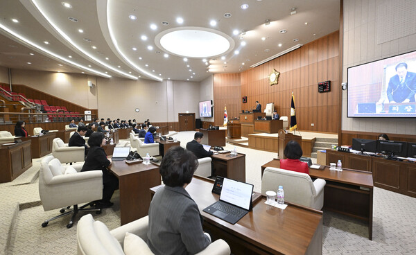 의정부시의회가 조례안 심사와 GTX 노선 반영 촉구 결의안 처리를 위해 제343회 임시회를 열고 3일간 의사일정에 들어갔다. (사진제공=의정부시의회)