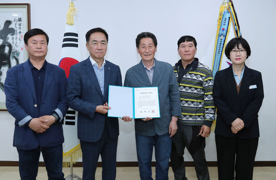 평택시가 5월 가정의 달을 맞아 지역 소비 활성화와 골목상권에 활력을 불어넣기 위해 ‘안정리 상인회’를 골목형상점가로 지정했다. (사진제공=평택시)