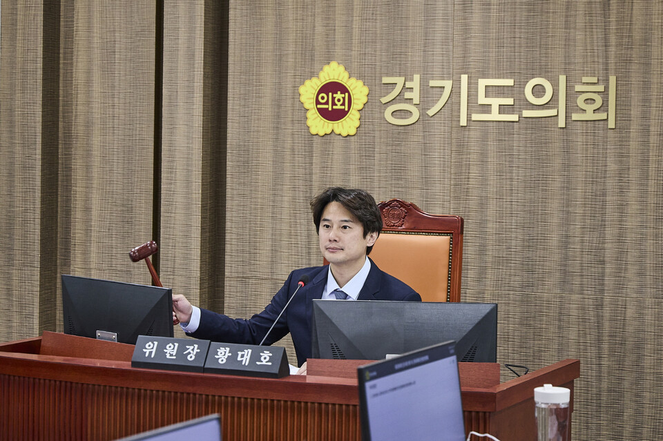 경기도의회 문화체육관광위원회가 24일 열린 2026년도 제1회 경기도 추가경정예산안 심사에서, 도민 중심의 문화정책 실현과 협치에 기반한 재정 운영의 방향성을 중점적으로 점검했다. (사진제공=경기도의회)