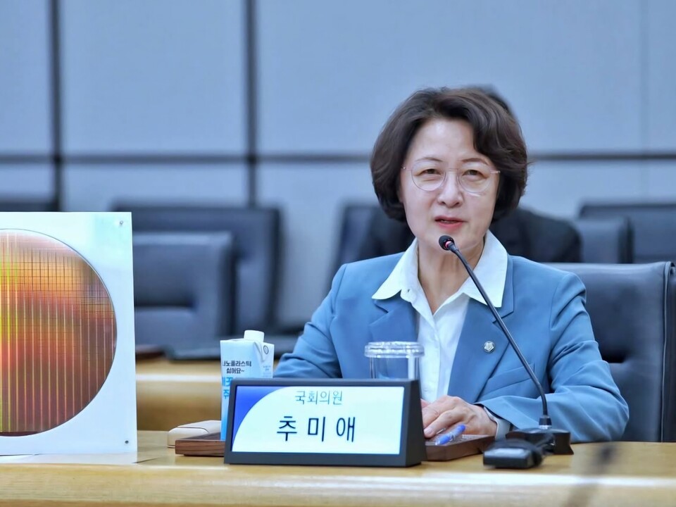 추미애 더불어민주당 경기도지사 후보가 24일 삼성전자 평택캠퍼스를 방문한 데 이어 용인 반도체 국가산업단지 계획을 언급하며 반도체 산업 육성 구상을 밝혔다. (사진=추미애 후보 페이스북)