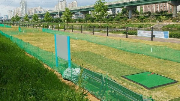 안양천 바람 따라 ‘나이스 샷’… 광명소하 파크골프장 5월 문 연다 (광명시 제공)