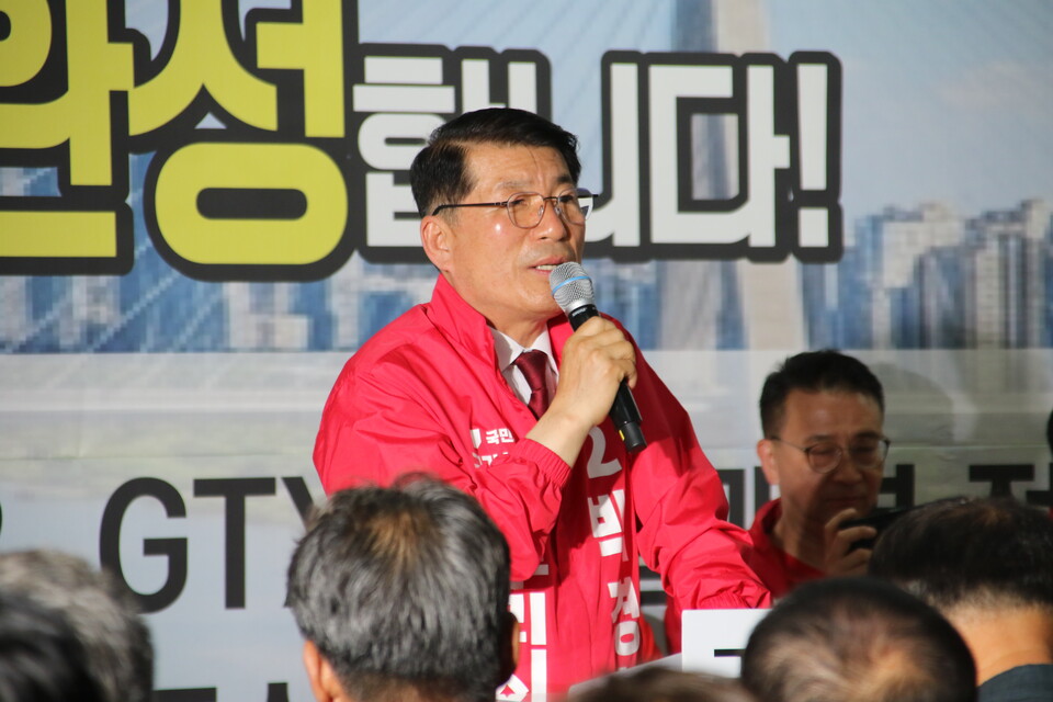 백경현 국민의힘 구리시장 후보가 16일 돌다리 4거리 인근에 소재한 선거사무소 개소식을 통해 민선9기 구리시장 출마를 공식 선언하며 구리의 미래 100년을 향한 청사진을 제시했다. (사진=이건구 기자)