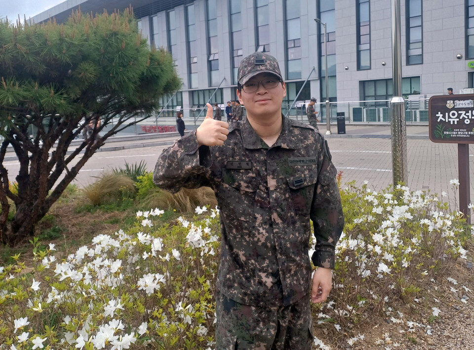 부친께 간 50%를 기증 이식한 수기사 재구대대 신민범 일병. (사진제공=육군 수도기계화보병사단)