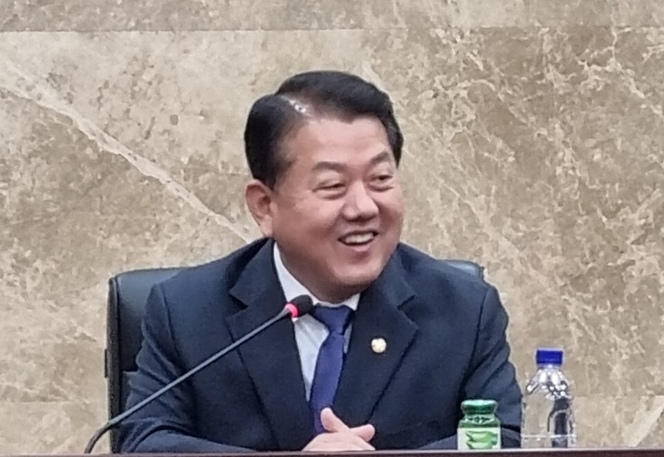수인분당선과 경춘선 연결 추진을 목적으로 진행되는 ‘수도권 동북부 철도 연결 효율화 정책협약식’을  주관한 김병주 국회의원. (사진=이건구 기자)